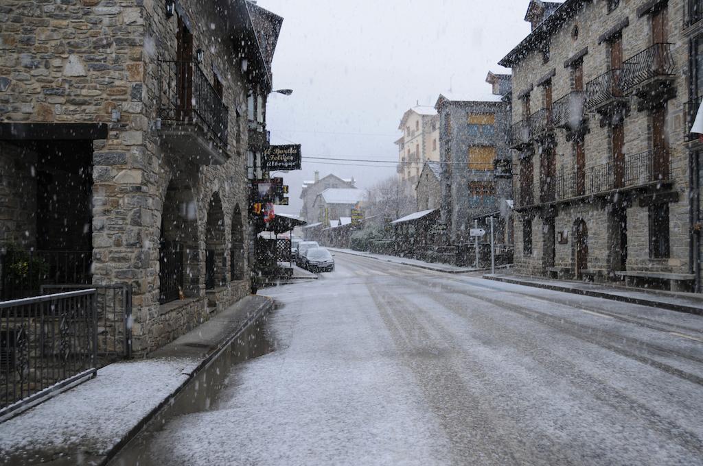 Borda Felices Hostel Broto Εξωτερικό φωτογραφία